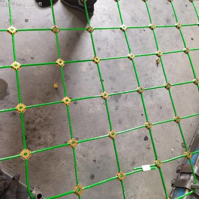 نظام شبكة الصخور النشطة من SNS | شبكة كابل فولاذي 30 × 30 سم | 4.5 × 4.5 متر | شبكة 2.2 مم × 60 مم المزود