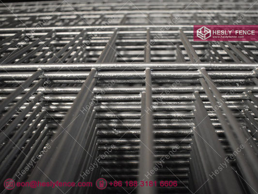 شبكة سياج HESLY 868 | لوح سياج صلب وقوي | سياج محيط رياضي | 2X2.5 متر | سلك 8 مم × 2 + 6 مم | أخضر داكن - Hesly المزود