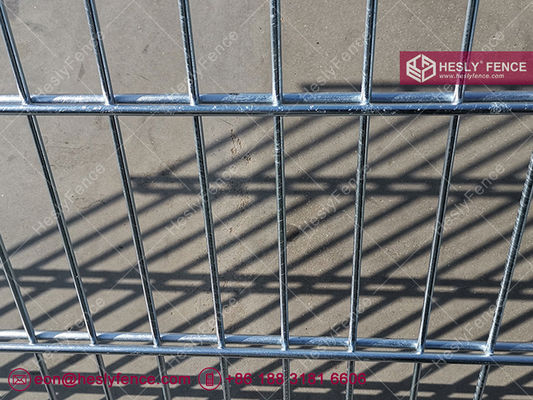 شبكة سياج HESLY 868 | لوح سياج صلب وقوي | سياج محيط رياضي | 2X2.5 متر | سلك 8 مم × 2 + 6 مم | أخضر داكن - Hesly المزود