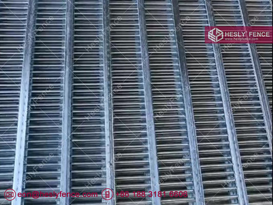 سياج شبكي مضاد للتسلق | سلك 8 قياس | شريط مسطح مقوى عمودي | المجلفن على الساخن - سياج هسلي - الصين المزود