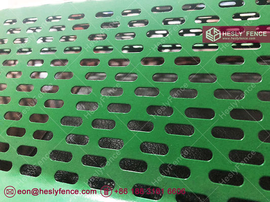 حواجز رياح بنسبة فتح 30% | سمك 1.5 مم | عرض 300 مم | طول 3000 مم - HeslyFence المزود