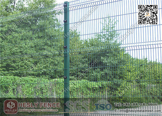 ألواح سياج الأسلاك الملحومة المطلية باللون الأخضر PVC بارتفاع 1.8 متر وعرض 3.0 متر المزود