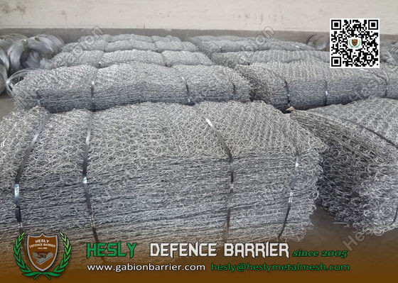 2.0mm 60X80mm 2X1X1m سلة التراب المنسوجة شبكة سداسية مع غطاء المزود