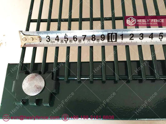 358 السياج المضاد للتسلق المزود