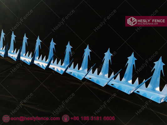 سياج أمني مانع للتسلق مع رؤوس مدببة | طلاء بودرة أزرق | مسامير النمر - HeslyFence الصين المزود