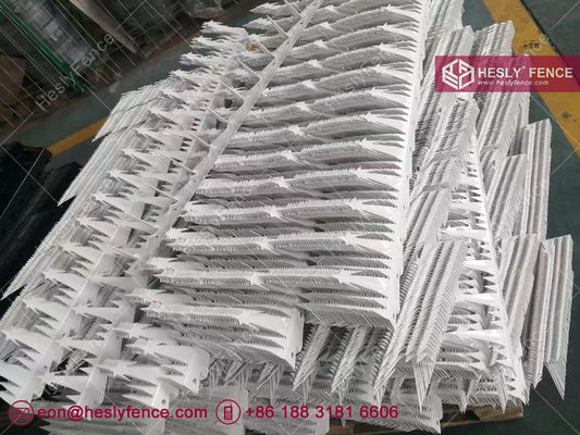 سياج أمني مانع للتسلق مع رؤوس مدببة | طلاء بودرة أزرق | مسامير النمر - HeslyFence الصين المزود