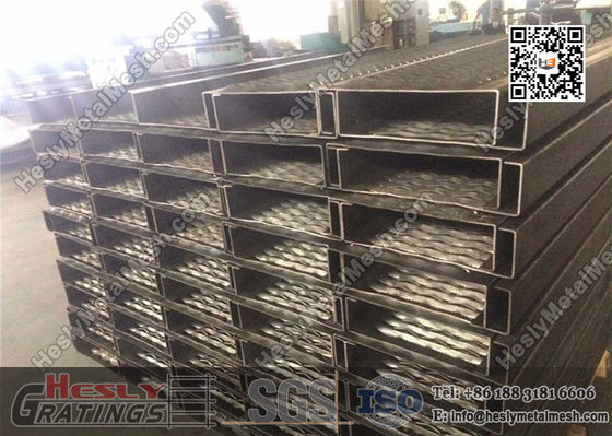 شباك الأمان المعدني بطول 4 أمتار مع سطح متعرج المزود