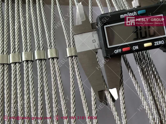 AISI316 2.4mm قطر 90X90mm شبكة فتح الصلب المقاوم للصدأ شبكة سلامة هليديك المزود