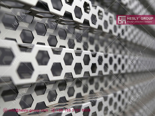 واجهات معدنية مثقبة من الألومنيوم بمقاس 530 × 2000 مم للجماليات الداخلية والخارجية لجدران المباني المزود