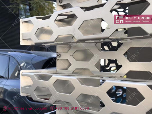 واجهات معدنية مثقبة من الألومنيوم بمقاس 530 × 2000 مم للجماليات الداخلية والخارجية لجدران المباني المزود