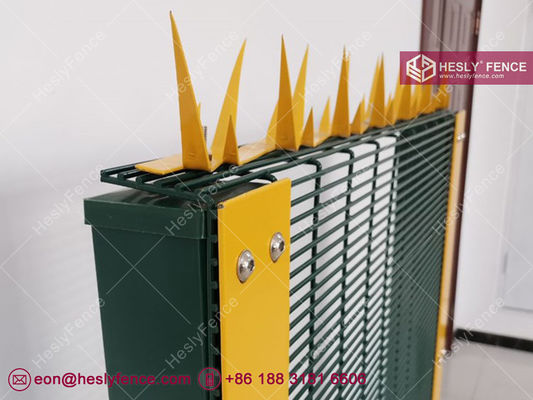 مسامير جدار مطلية بالمسحوق الأسود | مسامير شفرات علوية للسياج | مسامير مانعة للتسلق | علامة HeslyFenc التجارية الصين المزود
