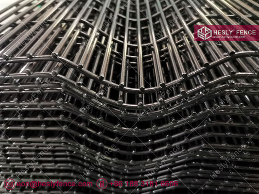 سياج شبكي أمني واضح الرؤية | لوحة شبكية مضادة للتسلق 2D 358 | فتحة 1/2 بوصة × 3 بوصة | مجلفن بالغمس الساخن | HeslyFence المزود