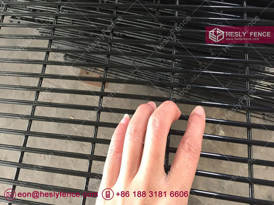 358 شبكة سياج أمني | سلك 8 مقياس | فتحة 1/2 بوصة × 3 بوصة | مطلي بالمسحوق الأخضر - Hesly Fence - الصين المزود