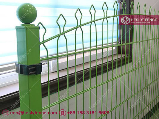 868 سياج مزدوج للزخرفة ارتفاعه 1530 ملم عرضه 2 ملم SHS60X1.5 ملم البريد الأخضر RAL6005 Heslyسياج الصين المزود