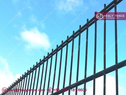 868 لوحة شبكية مزدوجة، مطلية بالمسحوق باللون الرمادي، ارتفاع 2 متر، عرض 3 متر المزود