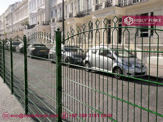 868 سياج شبكي مزدوج مزخرف، ارتفاع 1.8 متر، فتحة 65 × 200 مم، عمود بكرة علوية المزود