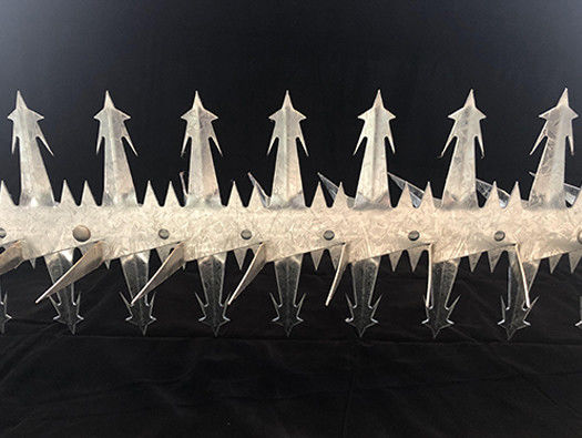 أشواك الحلاقة الدوارة للسياجات الأمنية المحيطة. أشواك الحائط المضادة للتسلق. العلامة التجارية HeslyFence. المزود