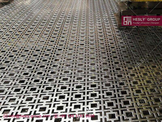لوحة معدنية مثقبة | نمط فتحة الفتحة | الحفرة المربعة | سمك 2 ملم | مجلفن | مصنع هيسلي للشبك المعدني الصيني المزود