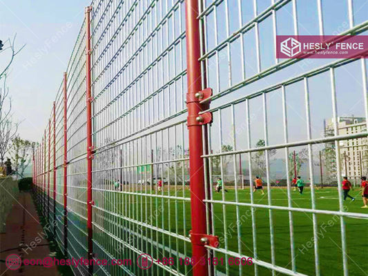656 شبكة سلك مزدوجة حصار 6.0 ملم × 2 سلك أفقي 5.0 ملم سلك فولاذ عمودي 50 ملم × 200 ملم حفرة 1.5 م ارتفاع Hesly المزود