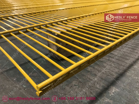 656 شبكة سلك مزدوجة حصار 6.0 ملم × 2 سلك أفقي 5.0 ملم سلك فولاذ عمودي 50 ملم × 200 ملم حفرة 1.5 م ارتفاع Hesly المزود