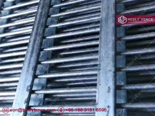 358 سياج شبكي أمني | قضيب مسطح مقوى 25 × 2.0 مم | فتحة مائلة 1/2 بوصة × 3 بوصة | مقاوم للقطع | مقاوم للتسلق | سياج عالي الأمان المزود