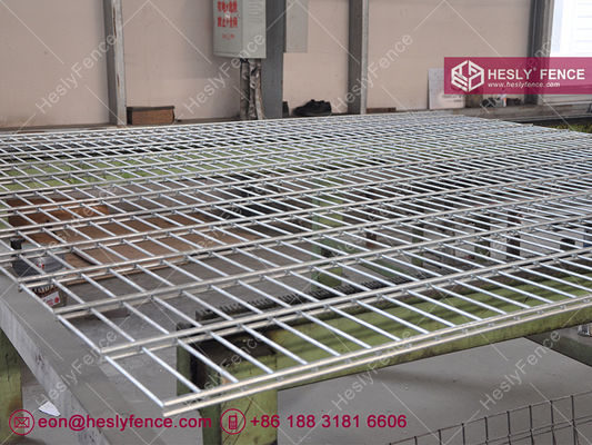 656 سلك مزدوج للشبكة السياج. سياج رياضي. سلك أفقي مزدوج 6.0 ملم. لوحة شبكة صلبة. المزود