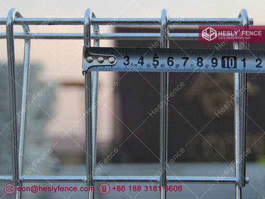 أسفل و أعلى حواجز الحواجز المصفحة 50×150ملم فتحة 4.5ملم سمك الأسلاك HeslyFence, China المزود