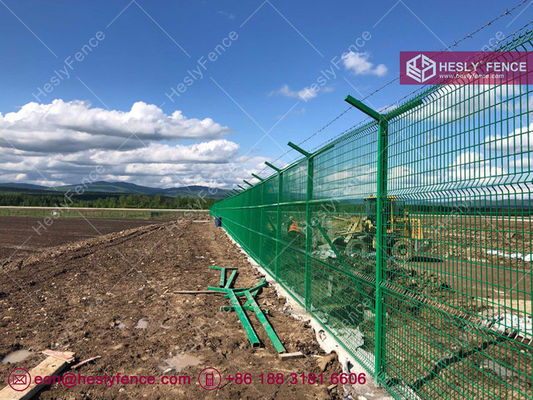 سياج شبكي سلكي ملحوم بارتفاع 3 متر لمحيط المطار، طلاء PVC RAL6005، مصنع سياج في الصين المزود