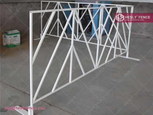 حواجز الحواجز للبيع، ارتفاعها 1.1 متر، وعرضها 2.2 متر، الحواجز الحمراء المزود