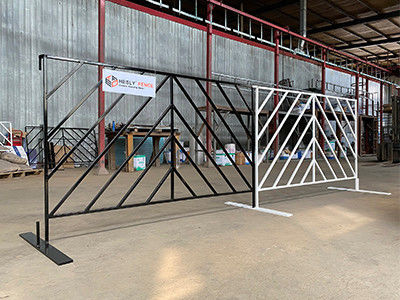 حواجز الحواجز للبيع، ارتفاعها 1.1 متر، وعرضها 2.2 متر، الحواجز الحمراء المزود