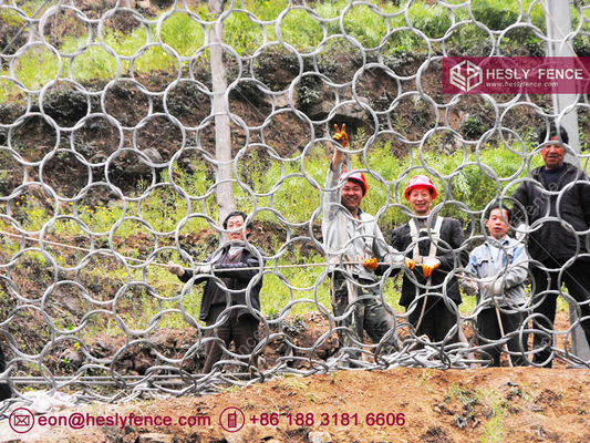 1770Mpa فولاذ عالية الجاذبية حلقة شبكة حاجز سقوط الصخور ، 3mX10m ، 4.0mm سلك ، 350mm حجم الحلقة ، HeslyFence مبيعات الصين المزود