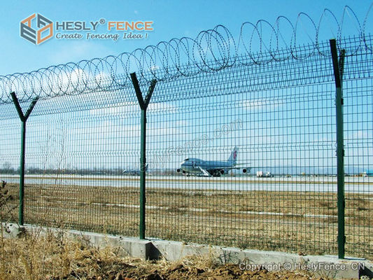 3.5 متر عالية نظام السياج الحدودية المطار الأمن مع أعلى كونسرتينا سلكي لفاف. المزود