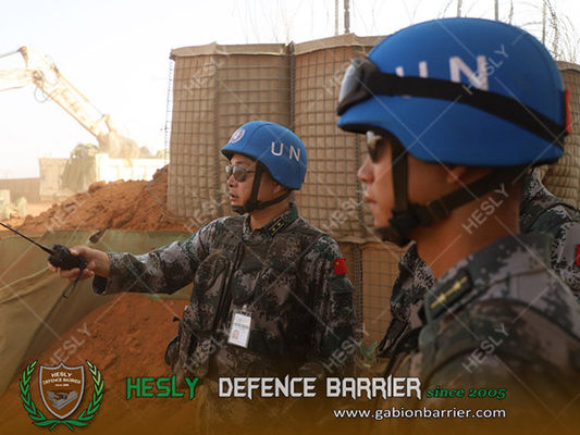 مصر الحواجز العسكرية الدفاعية الرملية في شمال أفريقيا، الصين الحاجز الغابيوني مع قطعة من النسيج الجيولوجي الخضراء الزيتونية المزود