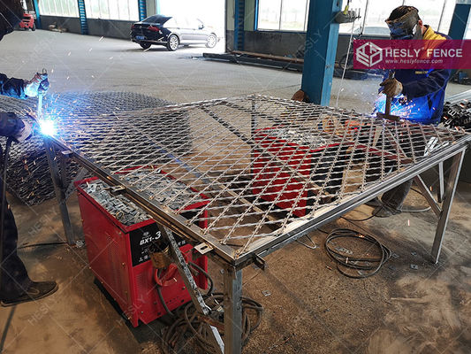لوح شبكي شفرة ملحوم بالماس، 1.8 × 6.0 متر، مطلي بالمسحوق، HeslyFence الصين المزود