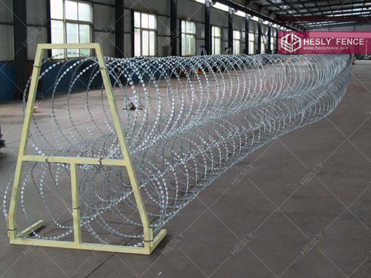 محرك الأمان المحمول محرك راديو الحاجز Razor Barrier trailer المزود