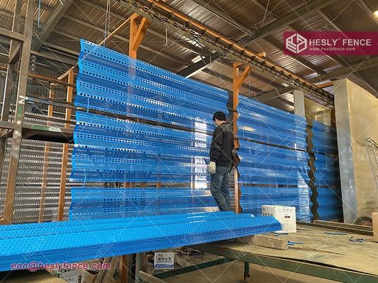 سياج قمع الرياح والغبار المزود