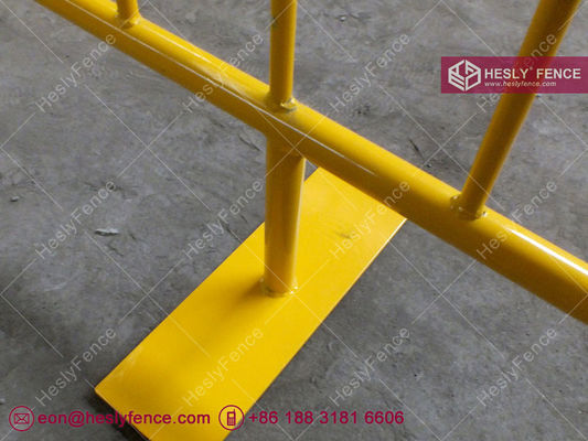 حاجز التحكم بالجماهير ارتفاع 1.1 متر مغلف بالبودرة الصفراء أقدام فولاذية مسطحة المزود