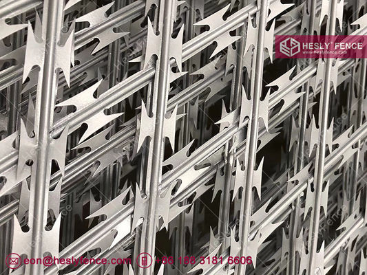 سياج شبكي من أسلاك شائكة ملحومة، فتحة معينية 150X300 مم، شفرة BTO-30، 2.1 متر × 6 متر المزود