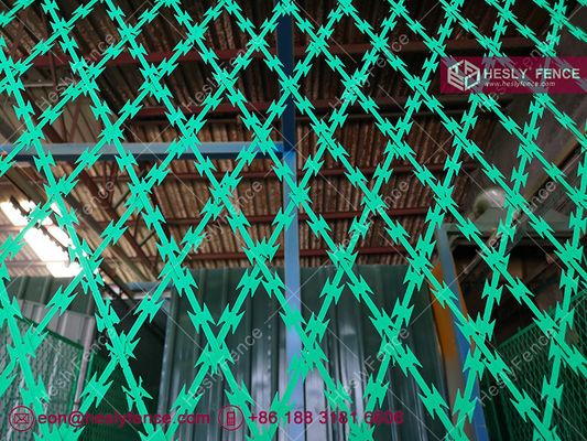 2.4mX6.0m، 150X300mm حفرة الماس حلاقة السياج الشبكة. المزود