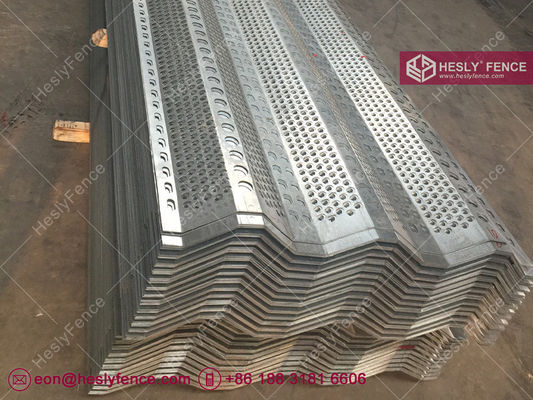 نظام سياج تحكم بالرياح والغبار بارتفاع 10 أمتار | ألواح معدنية مثقبة بسمك 1.0 مم مقاومة للرياح | نسبة فتح 38% المزود