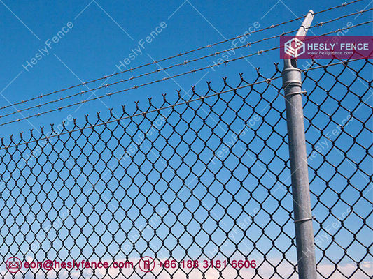 سياج "هيسلي" ذو سلاسل حديدية مع عمود "واى" و سلك حلاقة من أعلى المزود