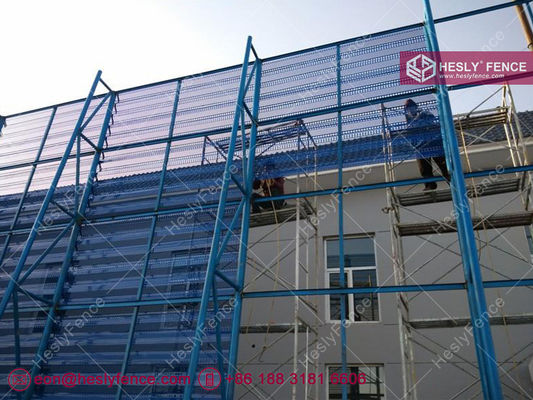 سياج واقٍ من الرياح مثقوب مموج | نسبة فتح 40% | مطلي بالمسحوق الأزرق | ارتفاع 10 متر - HeslyFence المزود