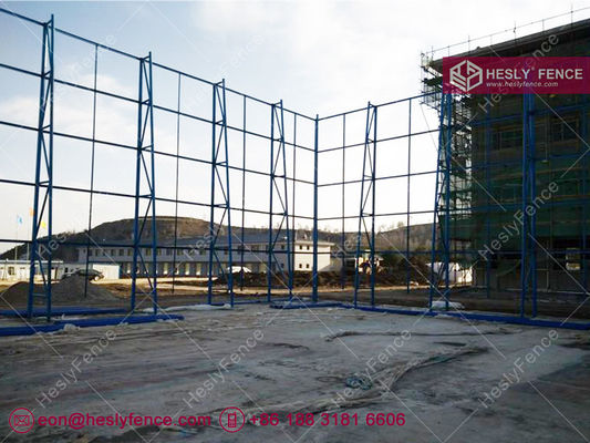 سياج واقٍ من الرياح مثقوب مموج | نسبة فتح 40% | مطلي بالمسحوق الأزرق | ارتفاع 10 متر - HeslyFence المزود