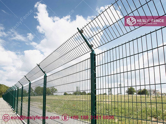 الصين لوحات سياج سلكية ملحومة ثلاثية الأبعاد، RAL6005 PVC مغلفة، 1.8 م × 3.0 م، المصنعين المزود