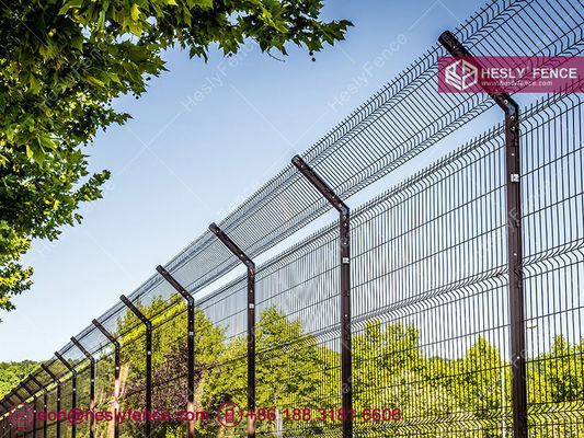 الصين لوحات سياج سلكية ملحومة ثلاثية الأبعاد، RAL6005 PVC مغلفة، 1.8 م × 3.0 م، المصنعين المزود